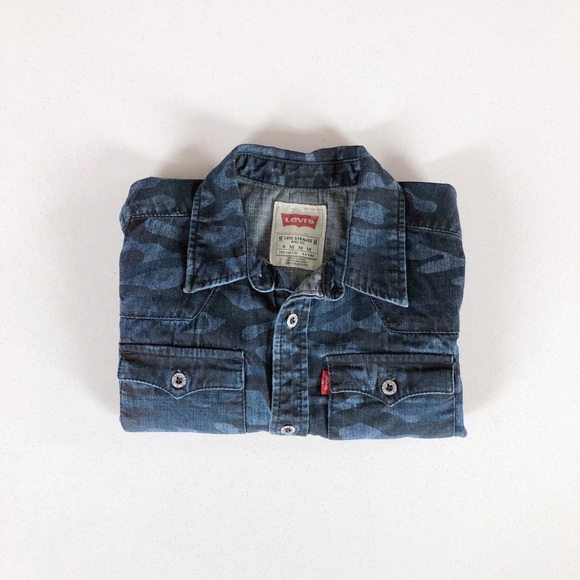 Levi’s Camouflage Button Up - Picture 3 of 7